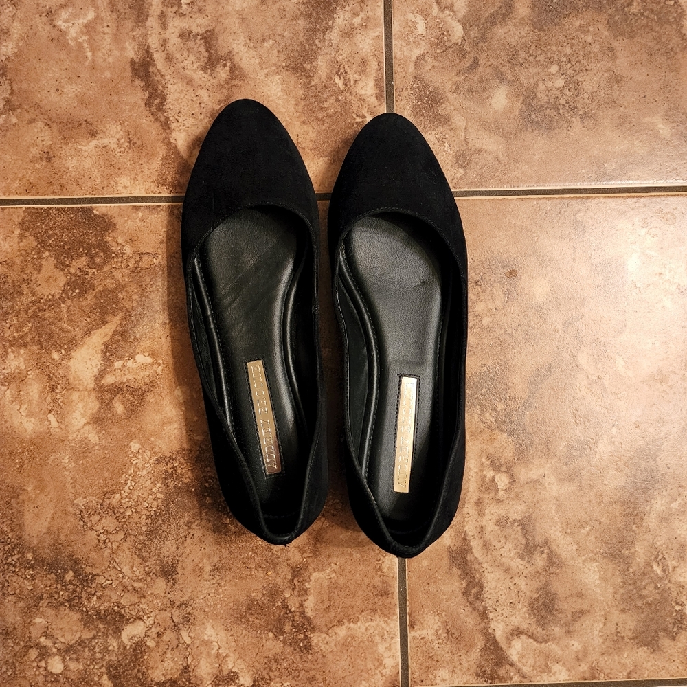 Audrey Brooke Black Flats